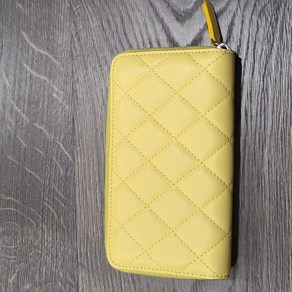 Auth CHANEL Quilted Wallet - Picture 2 of 10